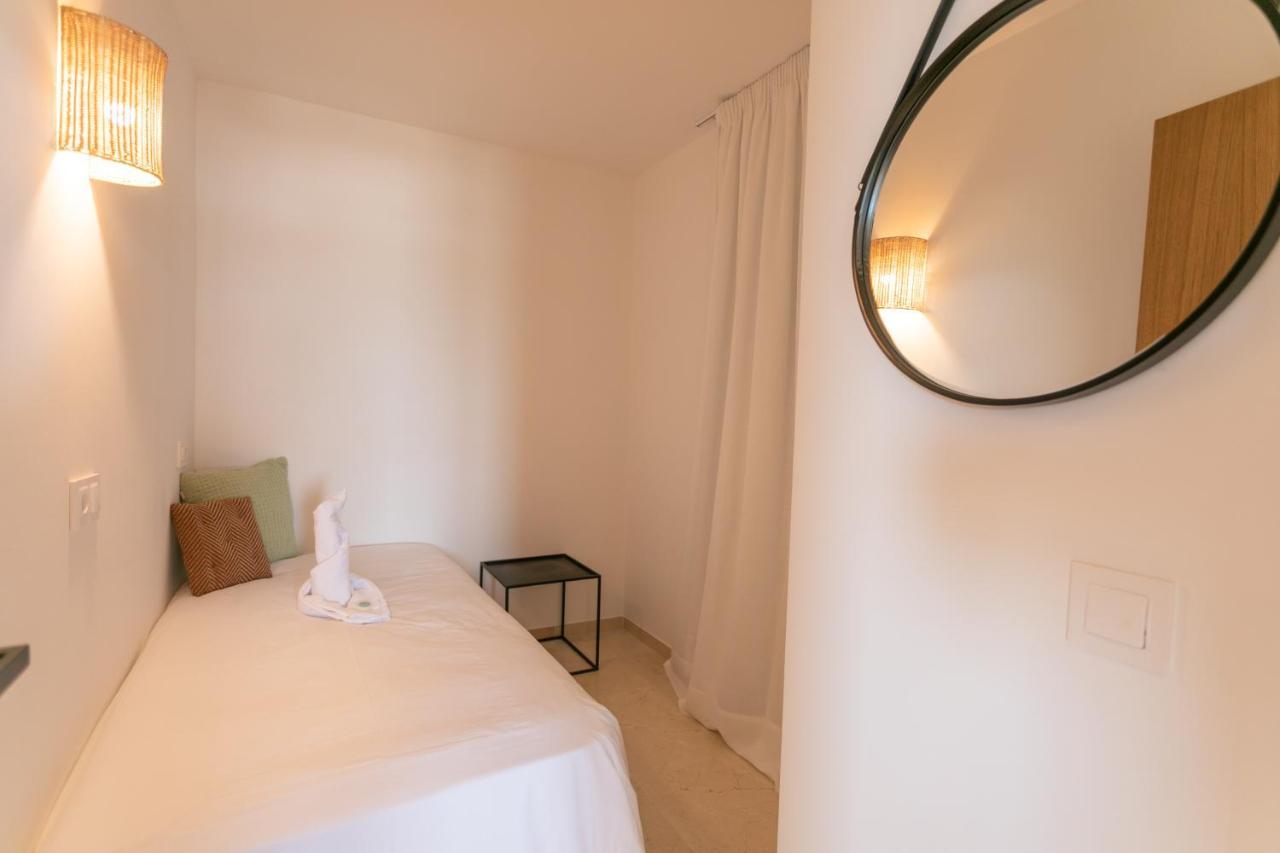 Beachfront Holiday Apartment Lotja 7 - Grupo Berna 콜로니아 산트 호르디 외부 사진